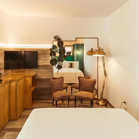 Da Riva & Pool - Housea アパート *